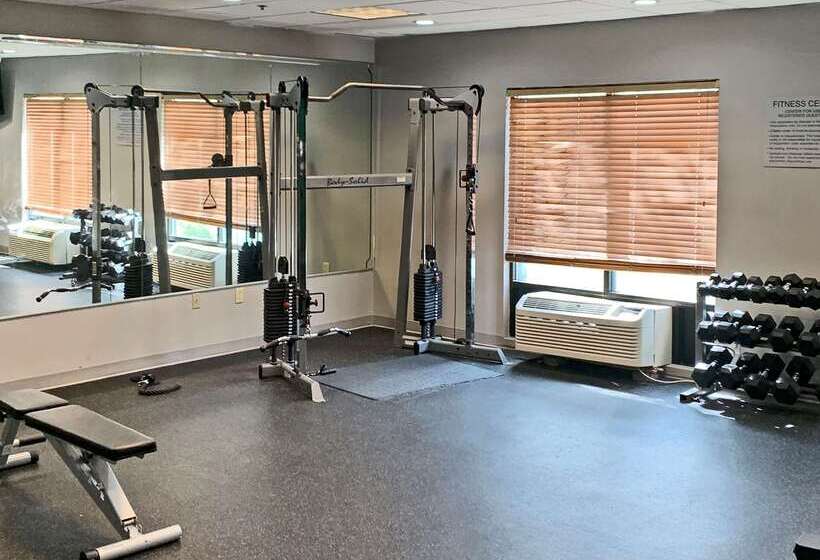 هتل Comfort Inn & Suites Columbus North