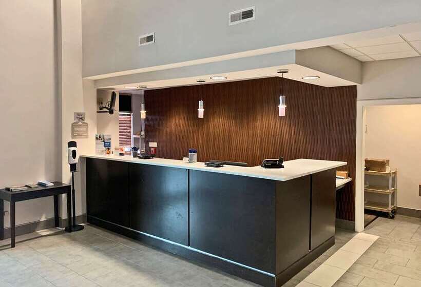 هتل Comfort Inn & Suites Columbus North