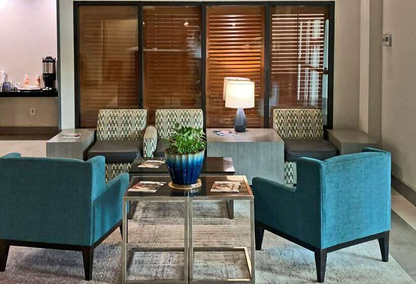 هتل Comfort Inn & Suites Columbus North