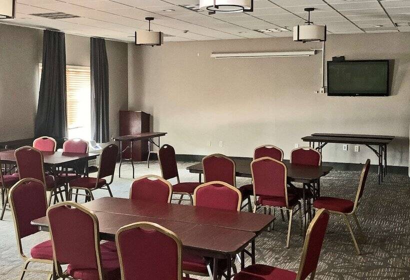 هتل Comfort Inn & Suites Columbus North