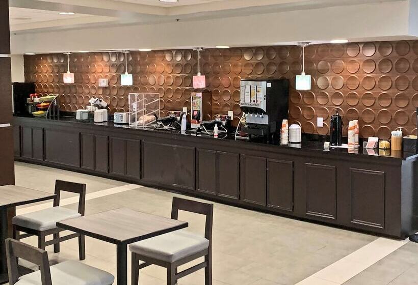 هتل Comfort Inn & Suites Columbus North