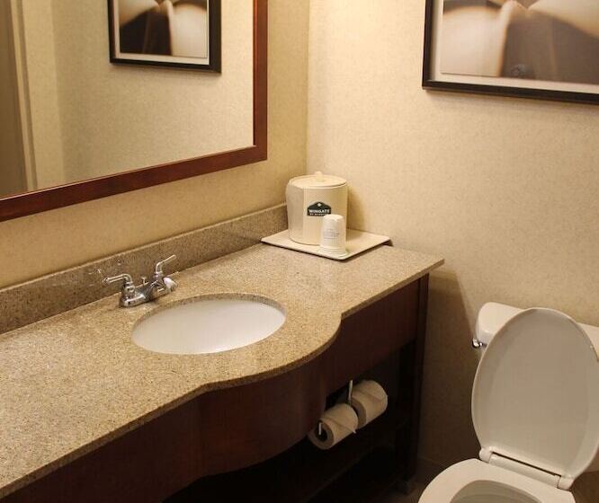 هتل Comfort Inn & Suites Columbus North
