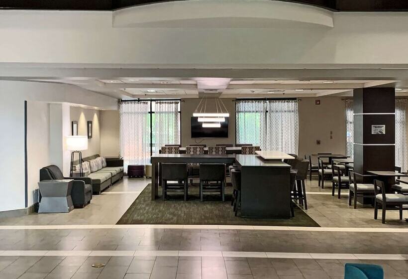 هتل Comfort Inn & Suites Columbus North