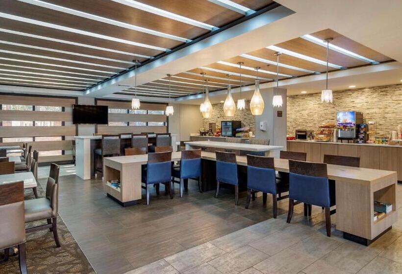 ホテル Comfort Suites Alpharetta Roswell   Atlanta Area