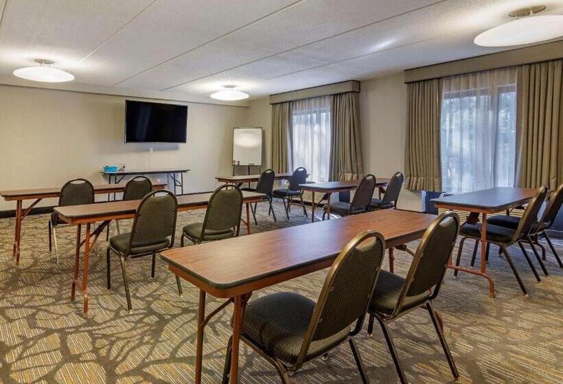 ホテル Comfort Suites Alpharetta Roswell   Atlanta Area