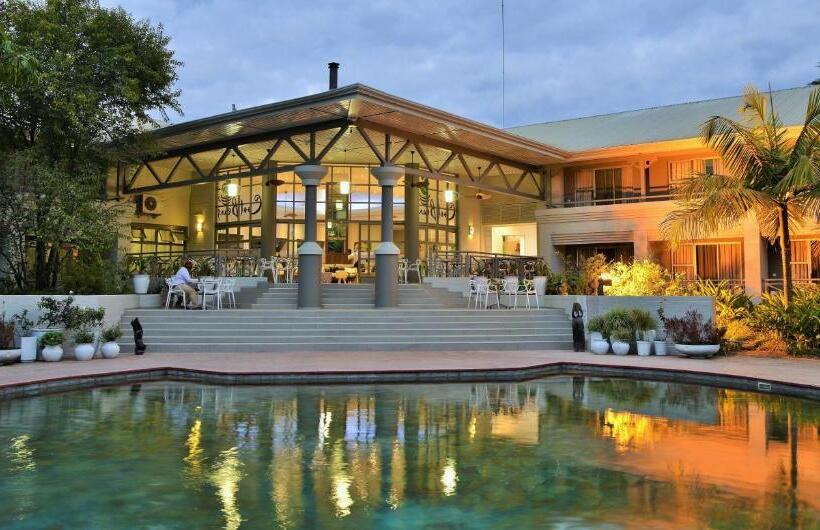 호텔 Cresta Lodge Harare
