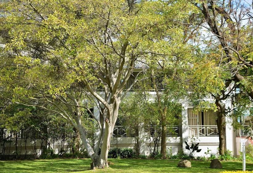 호텔 Cresta Lodge Harare