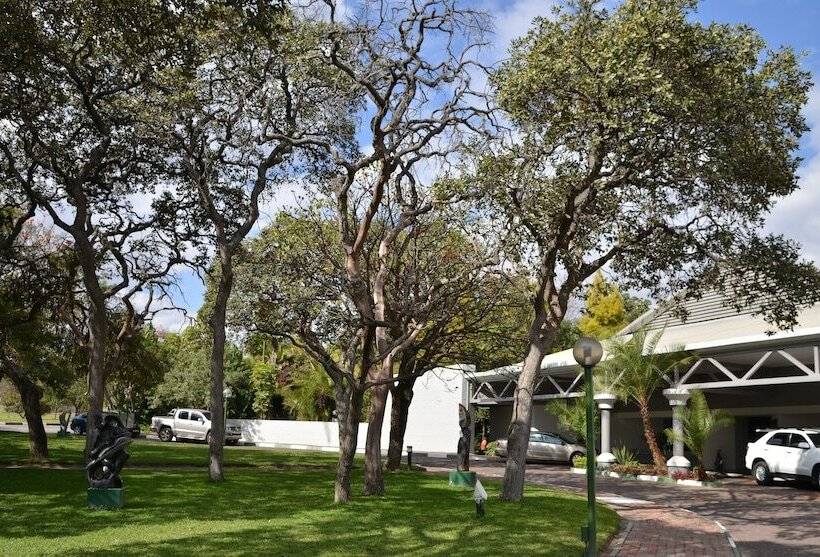 호텔 Cresta Lodge Harare