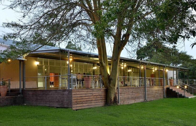 호텔 Cresta Lodge Harare