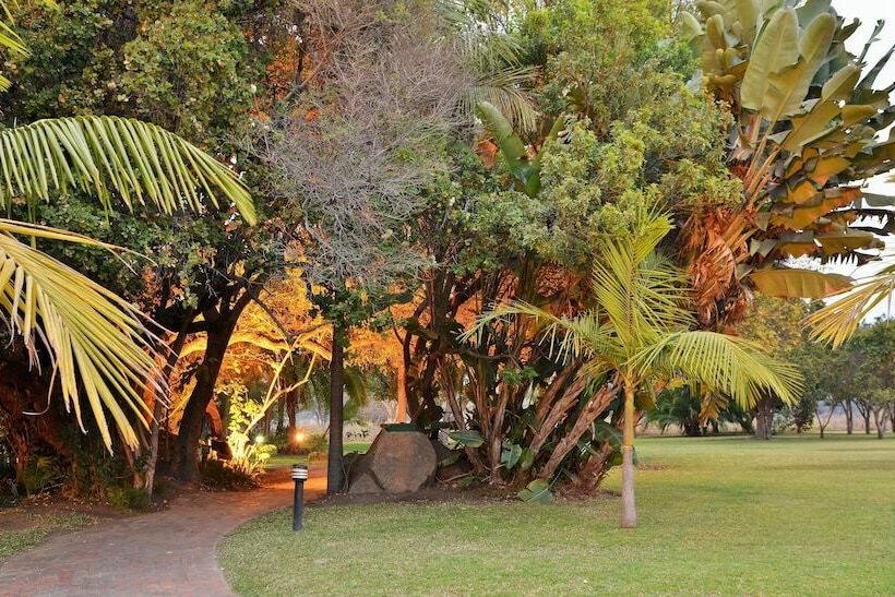 호텔 Cresta Lodge Harare