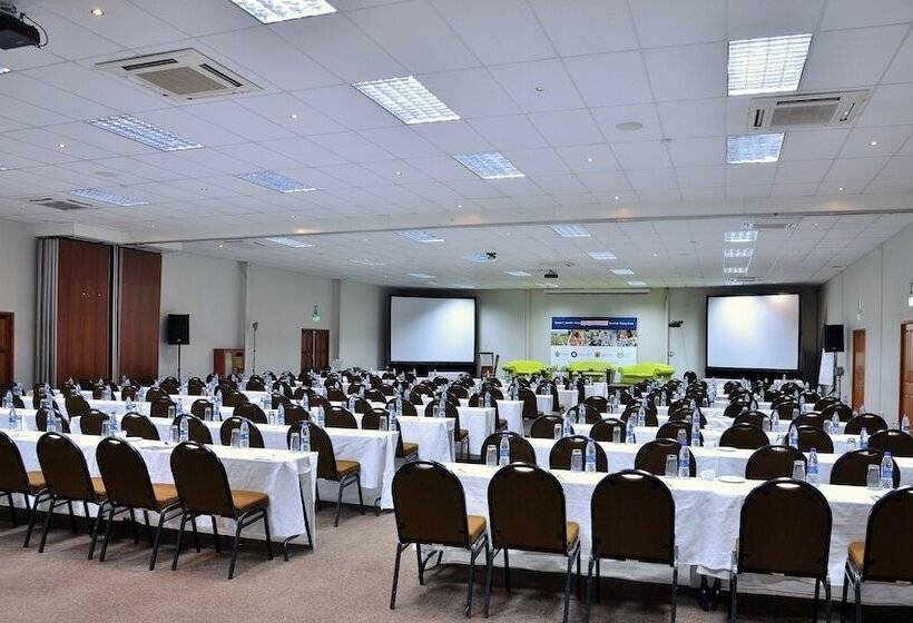 호텔 Cresta Lodge Harare