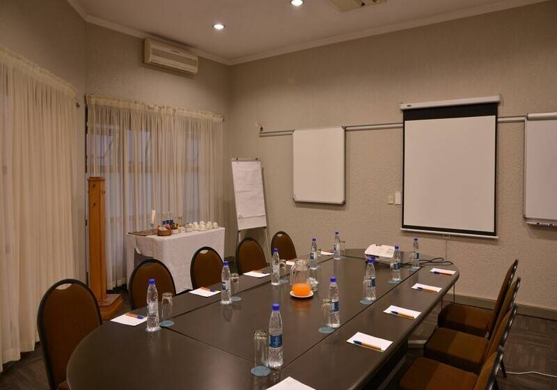 호텔 Cresta Lodge Harare