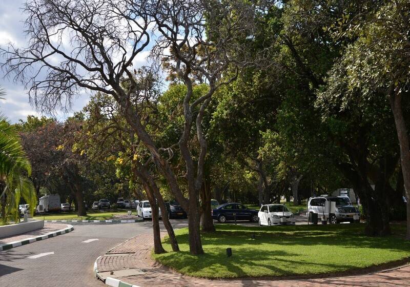 호텔 Cresta Lodge Harare