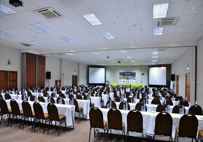 호텔 Cresta Lodge Harare