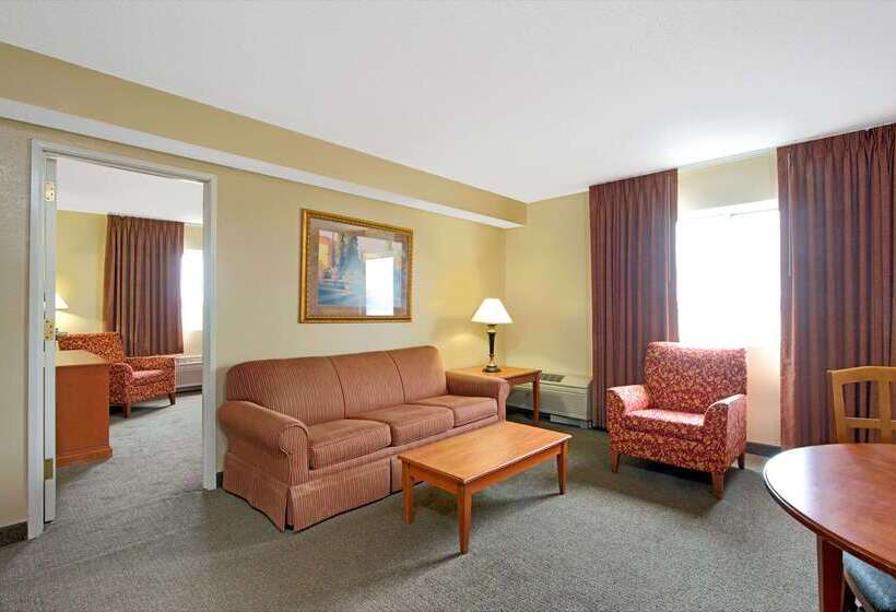 هتل Days Inn By Wyndham St. Louis/westport Mo