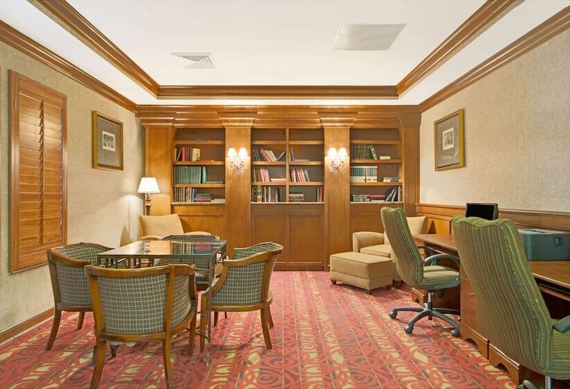 Отель Days Inn By Wyndham St. Louis/westport Mo