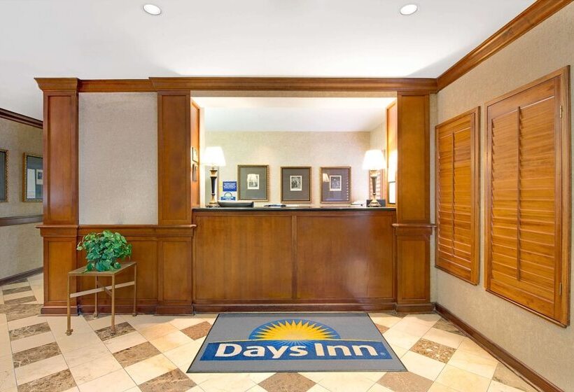 Отель Days Inn By Wyndham St. Louis/westport Mo