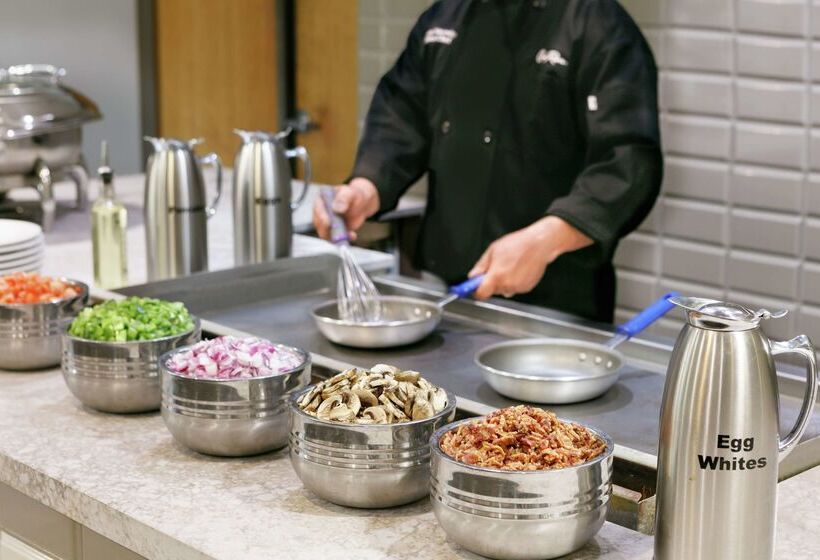 فندق Embassy Suites By Hilton Philadelphia Valley Forge