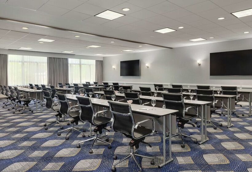 فندق Embassy Suites By Hilton Philadelphia Valley Forge