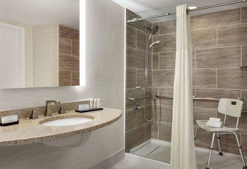 فندق Embassy Suites By Hilton Philadelphia Valley Forge