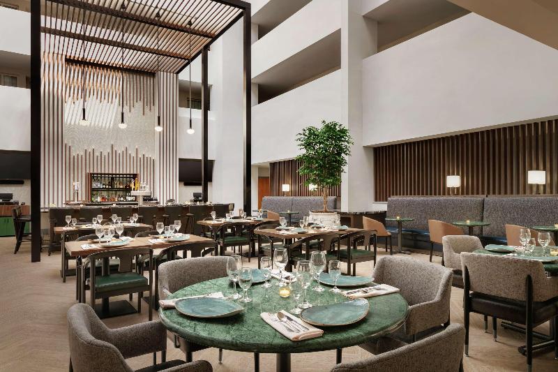 فندق Embassy Suites By Hilton Philadelphia Valley Forge