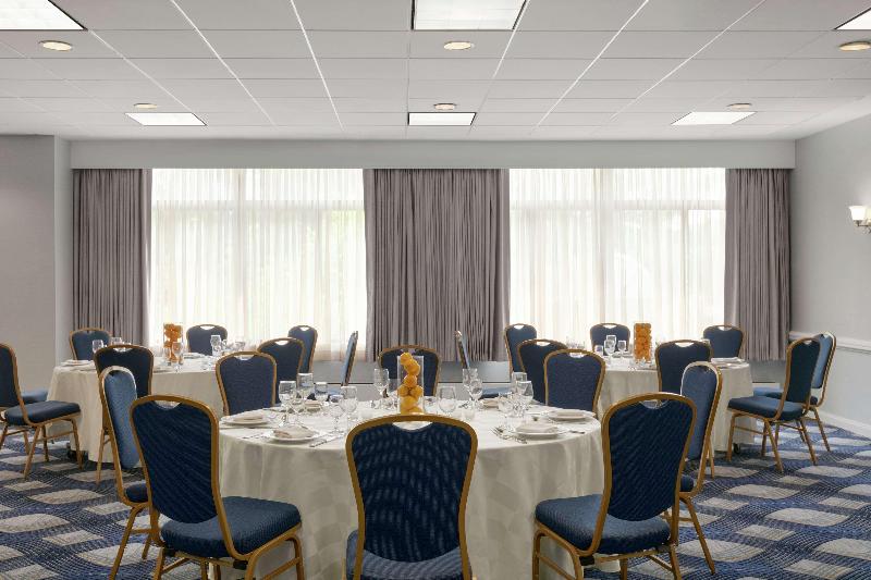 فندق Embassy Suites By Hilton Philadelphia Valley Forge