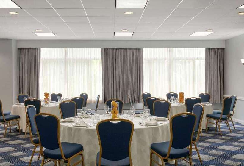 فندق Embassy Suites By Hilton Philadelphia Valley Forge