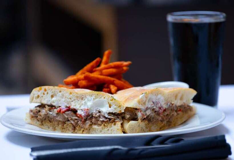 فندق Embassy Suites By Hilton Philadelphia Valley Forge