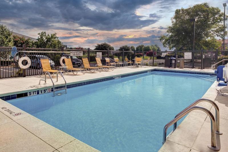 هتل Fairfield Inn & Suites By Marriott Anniston Oxford