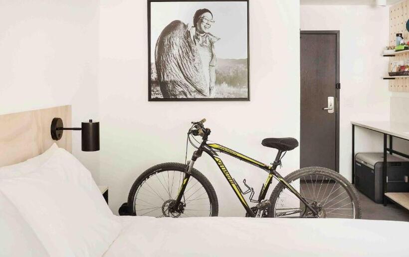 Hotel Field Station Joshua Tree