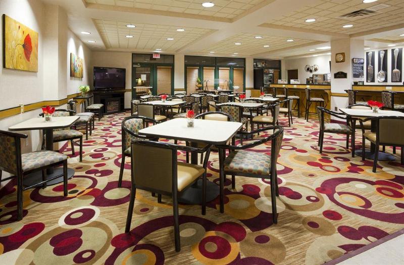 هتل Four Points By Sheraton Appleton