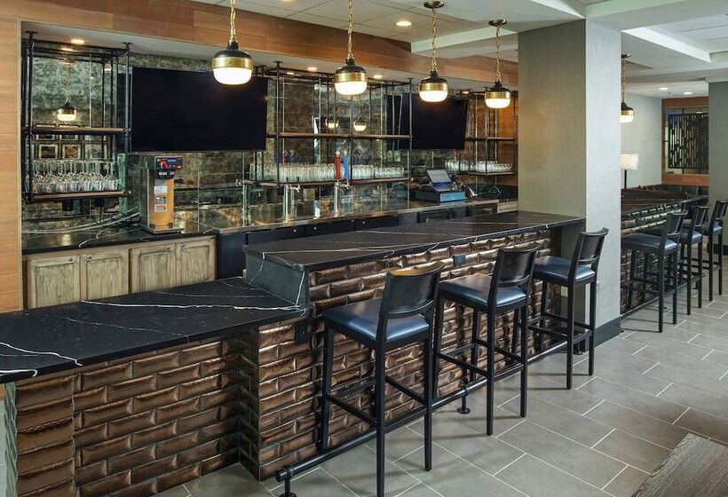 هتل Four Points By Sheraton Appleton