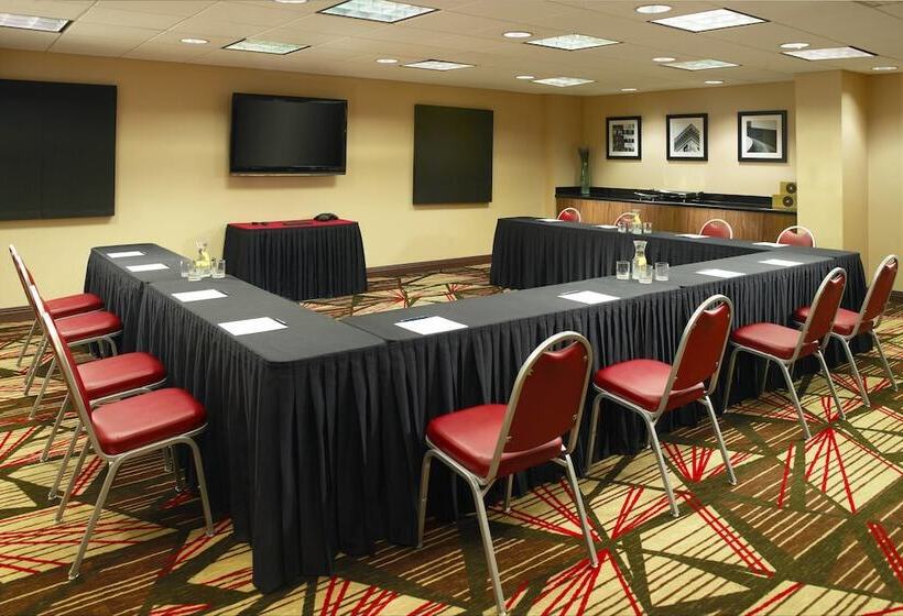 هتل Four Points By Sheraton Nashville Airport