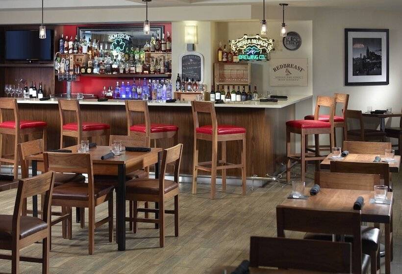 هتل Four Points By Sheraton Nashville Airport