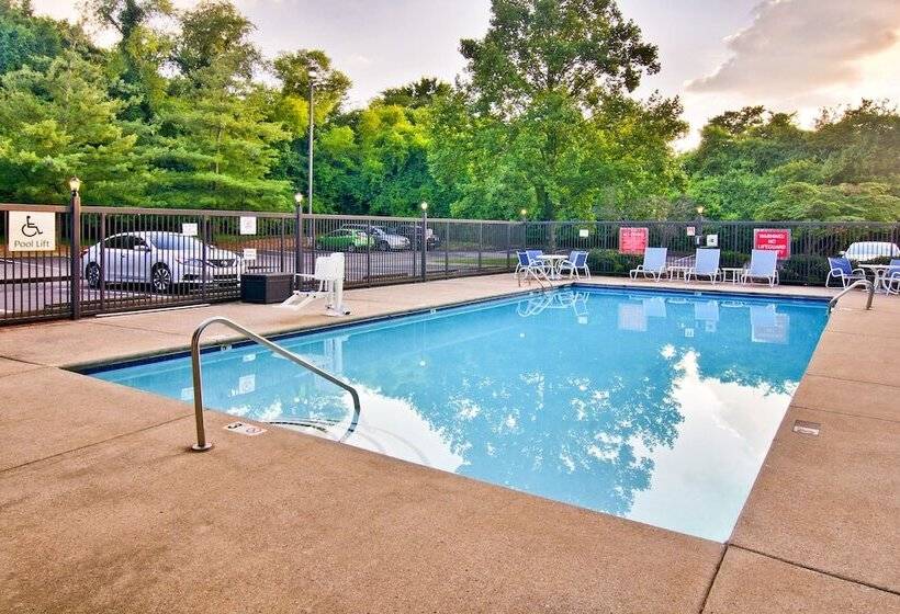 هتل Four Points By Sheraton Nashville Airport