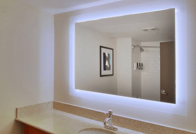 هتل Four Points By Sheraton Nashville Airport