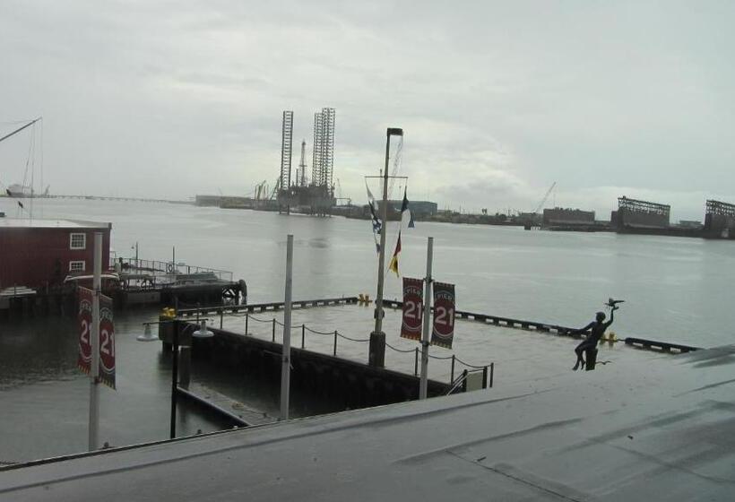 Отель Harbor House At Pier 21