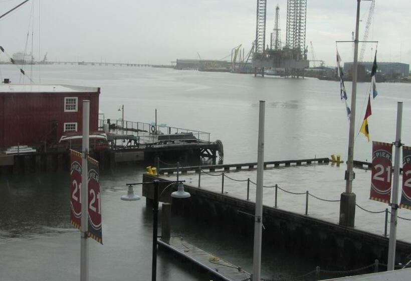 Отель Harbor House At Pier 21