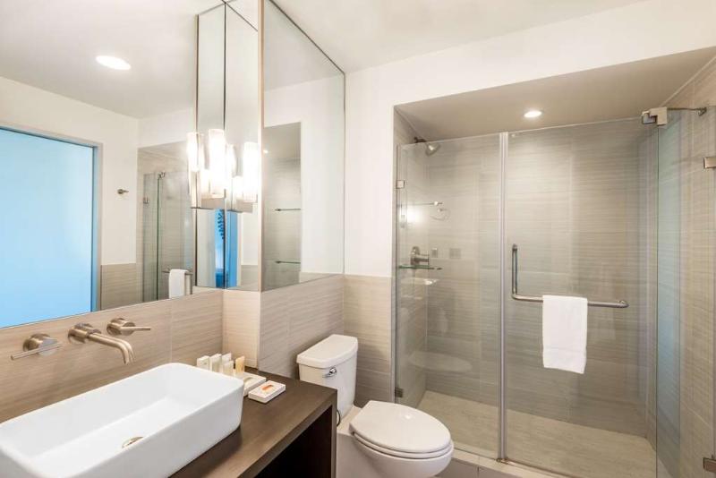 Отель Harbor House At Pier 21