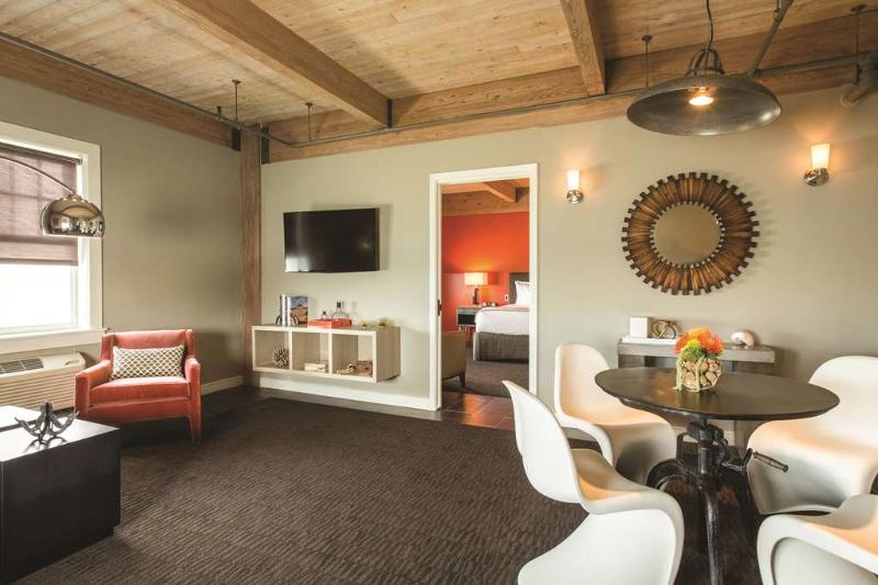 Отель Harbor House At Pier 21