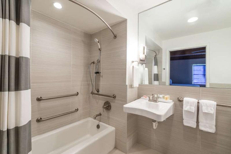 Отель Harbor House At Pier 21