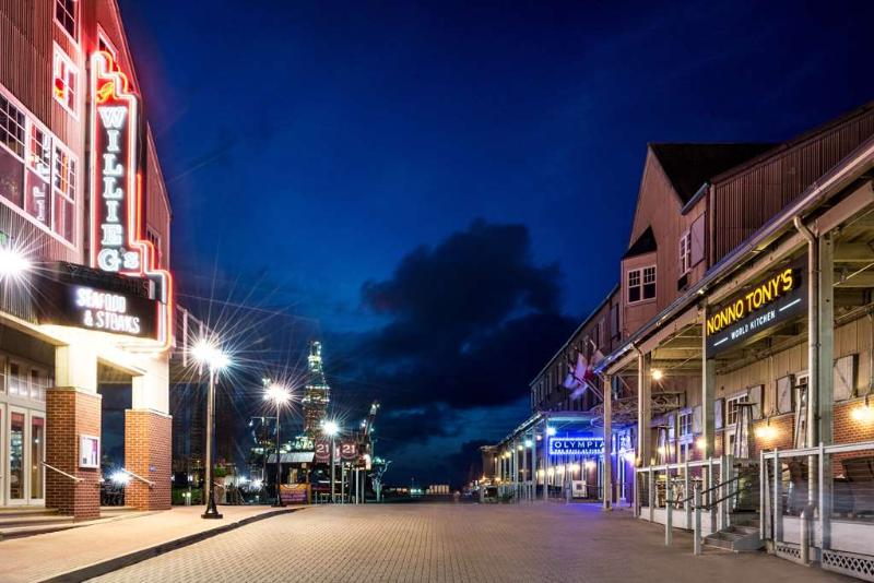 Отель Harbor House At Pier 21