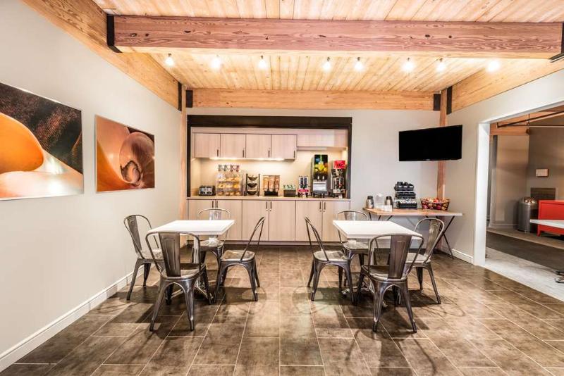 Отель Harbor House At Pier 21