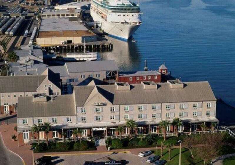 Отель Harbor House At Pier 21