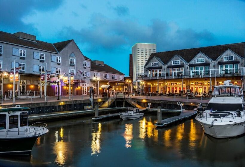 Отель Harbor House At Pier 21