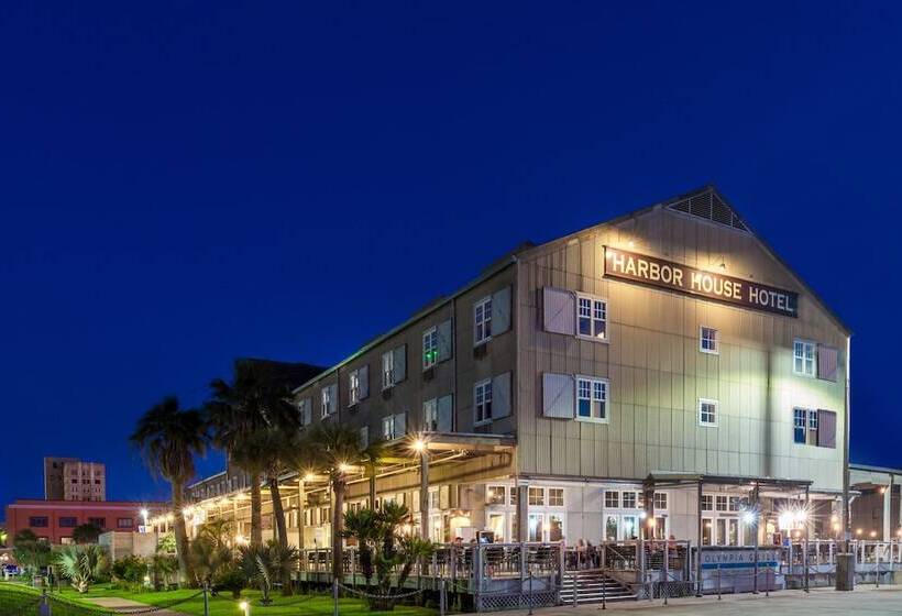 Отель Harbor House At Pier 21