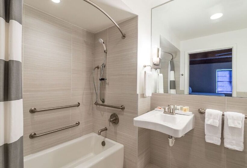 Отель Harbor House At Pier 21