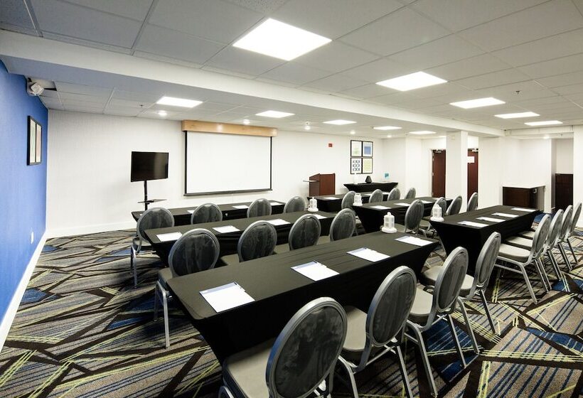 Holiday Inn Express Hotel & Suites Nashville Brentwood 65s