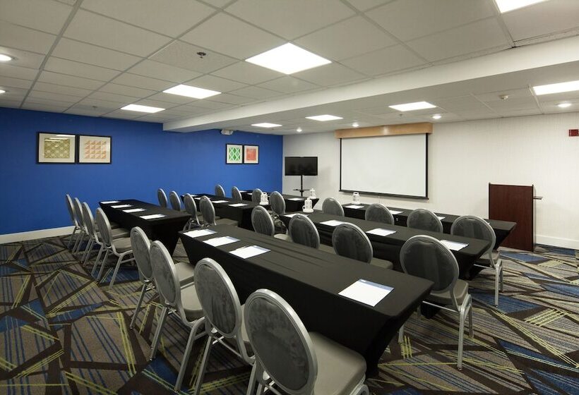 Holiday Inn Express Hotel & Suites Nashville Brentwood 65s