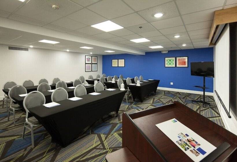 Holiday Inn Express Hotel & Suites Nashville Brentwood 65s